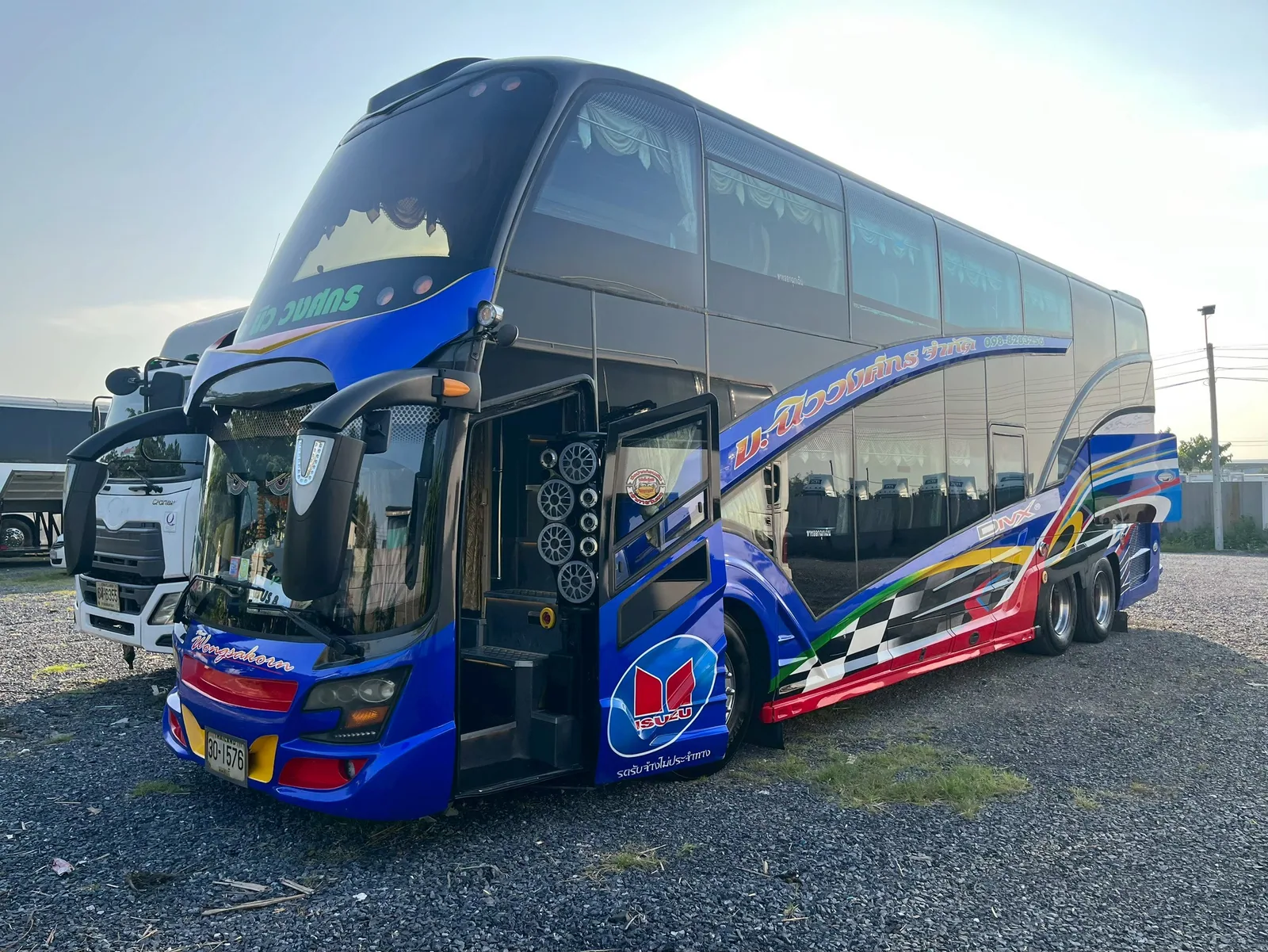รถบัสปรับอากาศ 2 ชั้น 47-50 ที่นั่ง