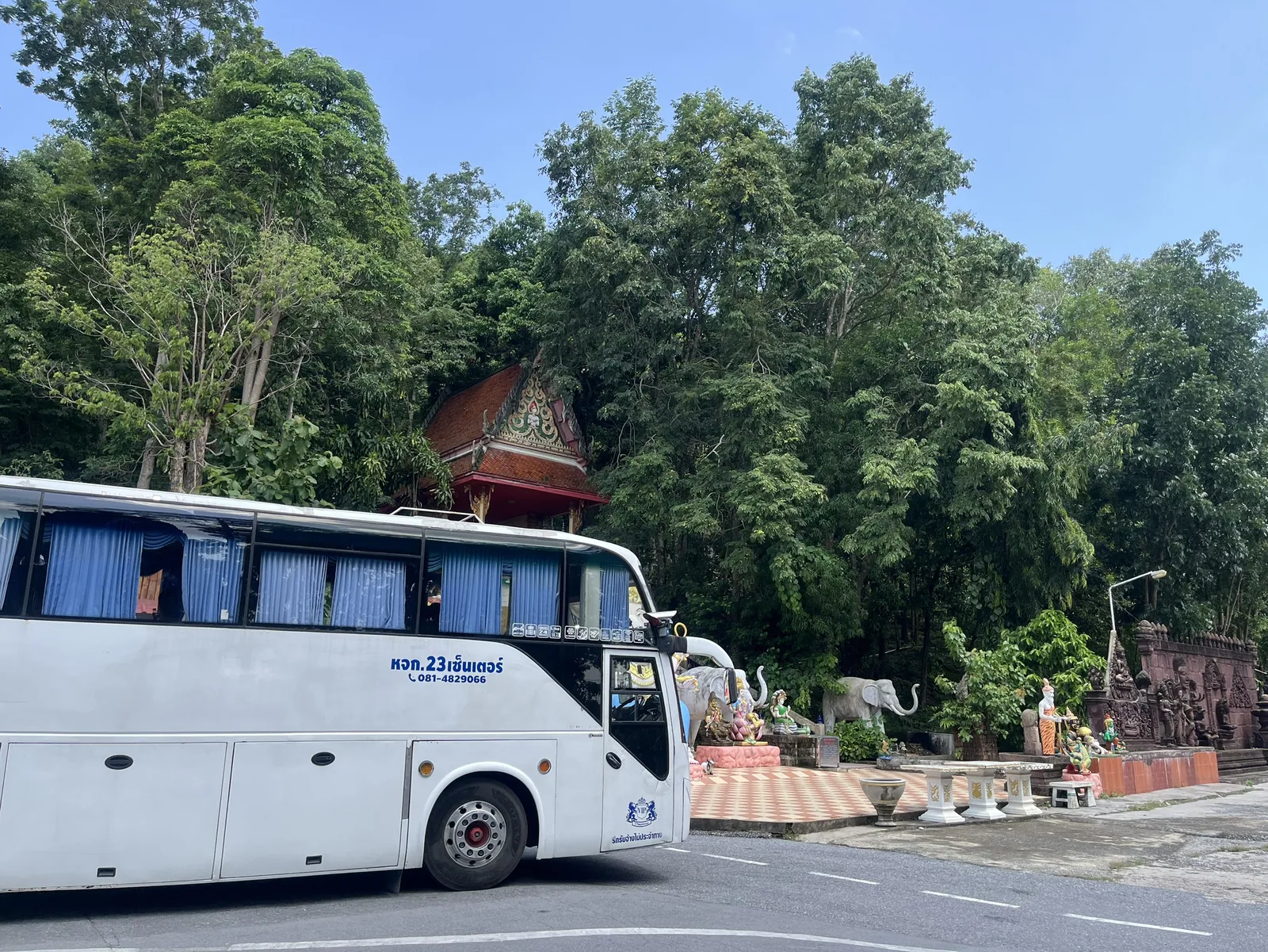 บริการรถบัสปรับอากาศนำเที่ยว
